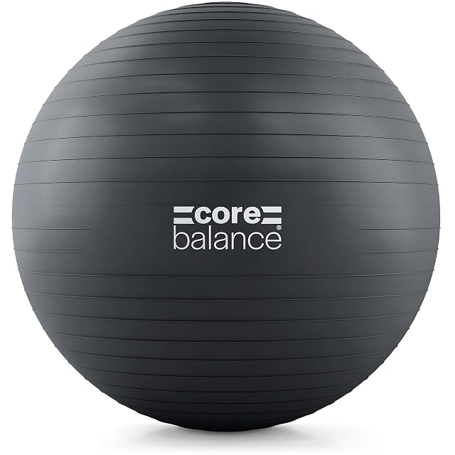 Pelota Core Balance sola sobre blanco, gris carbón, estriado horizontal fino, el nombre cruzando el centro