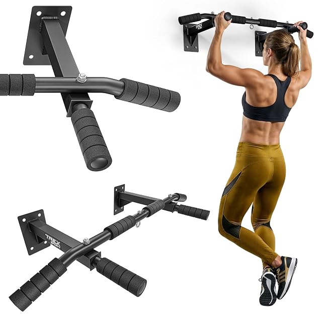 Barra de dominadas multiagarre de pared TREX SPORT TX-030PB con un cáncamo para saco de boxeo